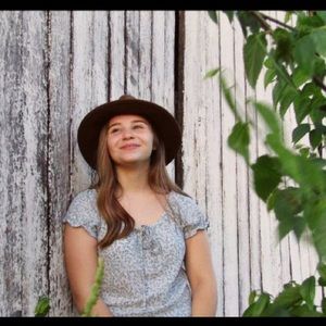 Meet your Posher, Chloe